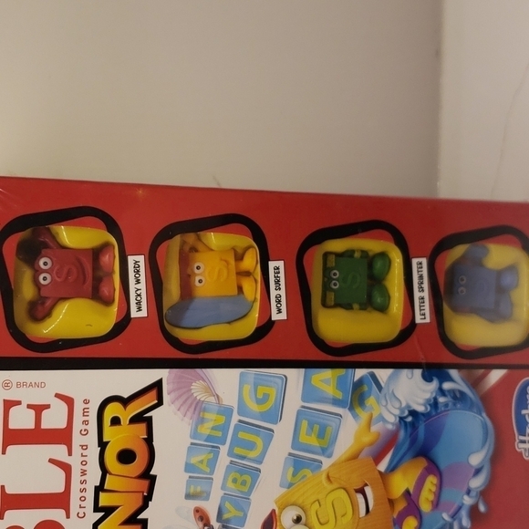 NEW Hasbro Gaming Scrabble Junior Crossword Game Ages 5+ 2-4 Players - Picture 3 of 7